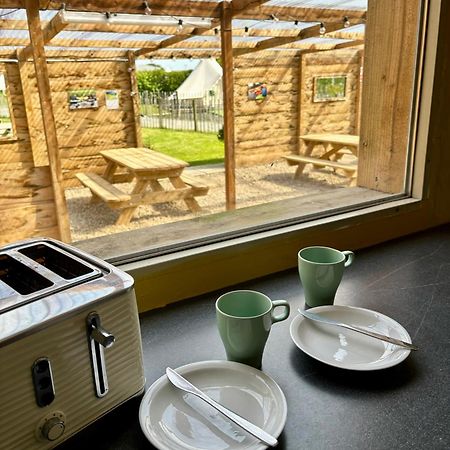 ホテル Carrowmena School House & Glamping リマバディ エクステリア 写真